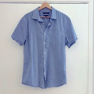 Banana Republic light blue textured pattern cotton button down